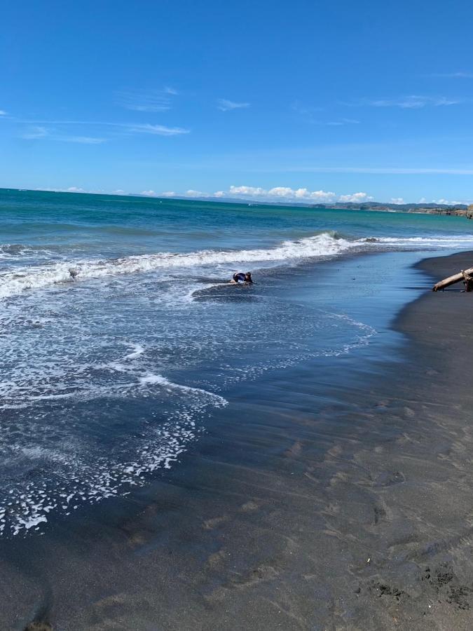 Urenui Beach Bach Εξωτερικό φωτογραφία